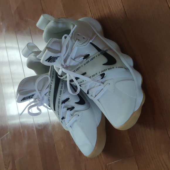 Trendy Nike girls sneakers - Picture 12 of 13